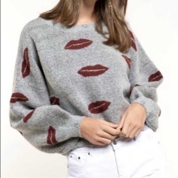💋 ✨ POL ✨💋 Kisses Oversized Cropped Fit Distressed Sweater Raw Hem Size Small - Picture 7 of 7